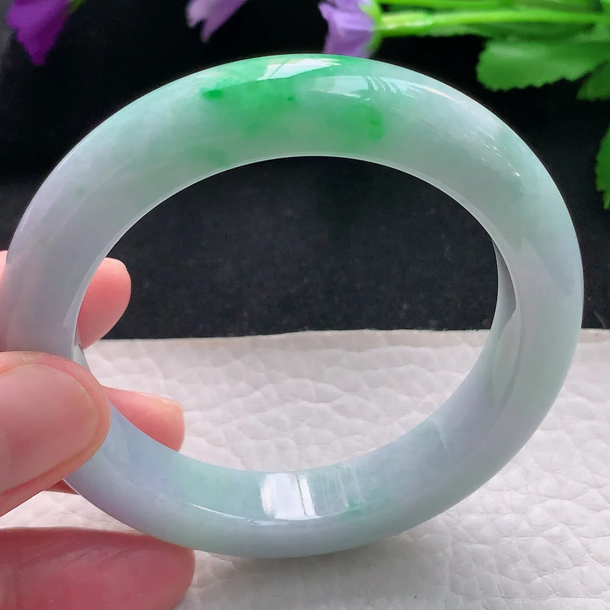 js自然光53.5*11.4*9.2平安镯 天然缅甸翡翠手镯白底青飘阳绿正圈宽边镯子