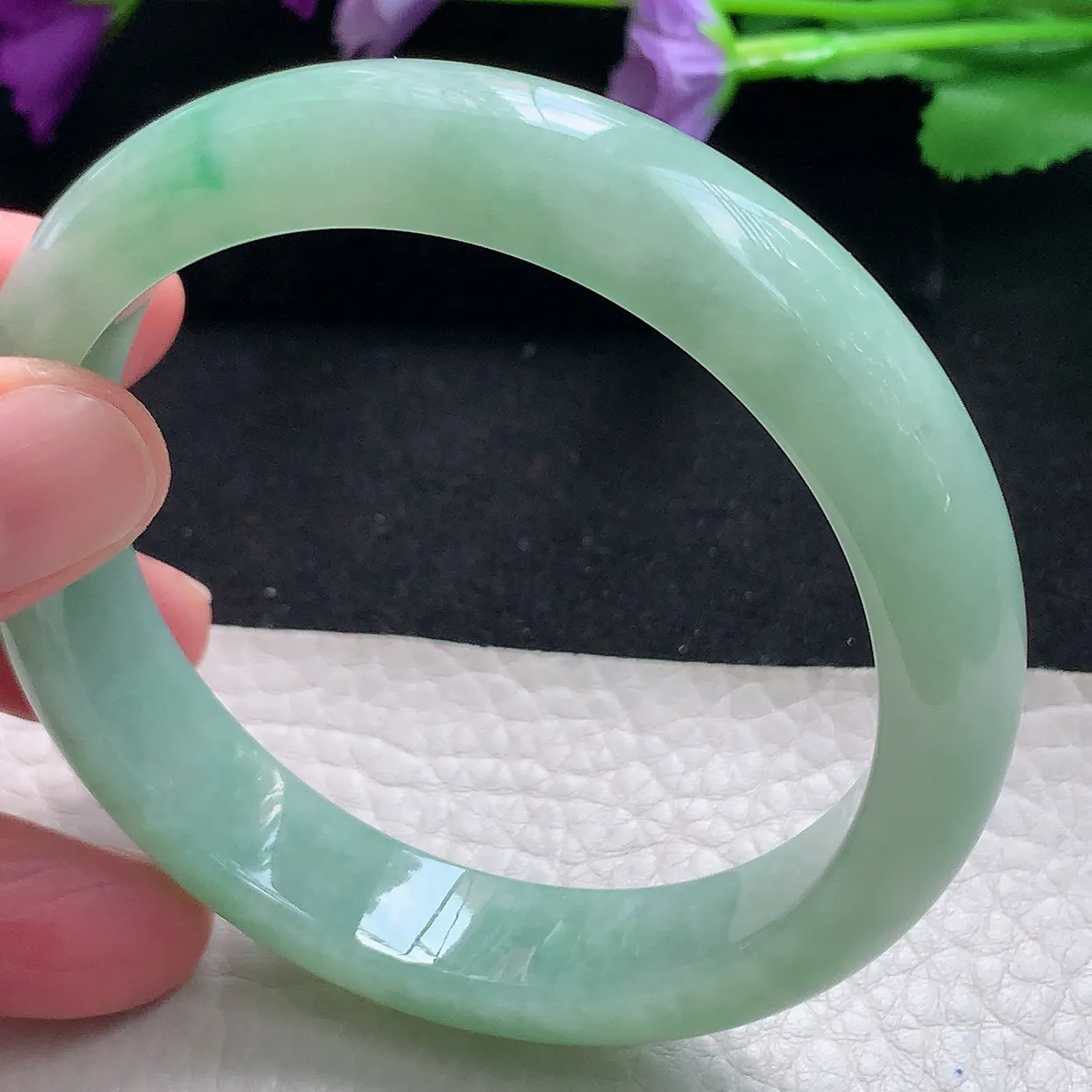 qn自然光58.5*13*8平安镯 天然缅甸翡翠a货手镯浅绿正圈宽边镯子