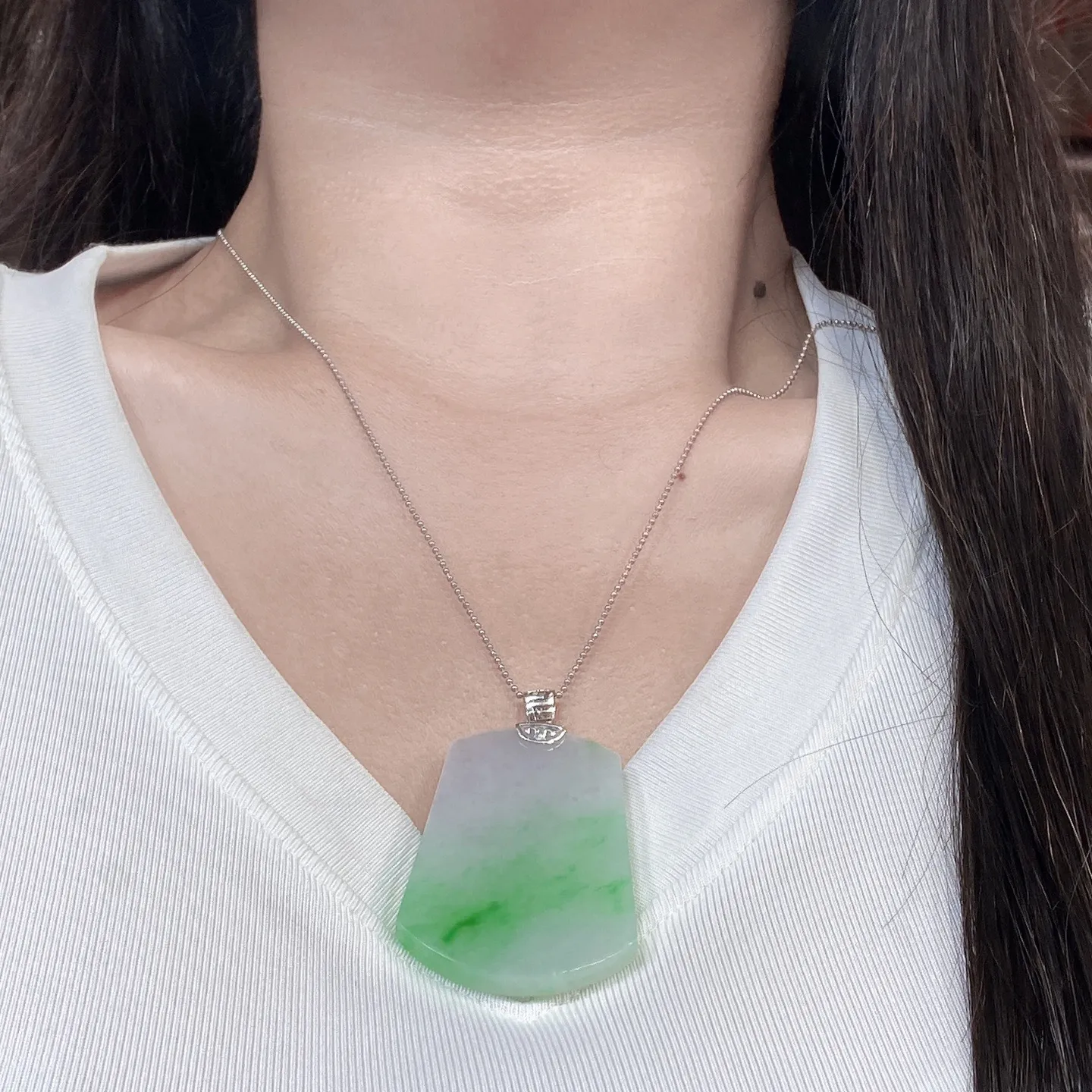 冰糯种飘绿无事牌吊坠 尺寸59.2-33.4-5.5毫米