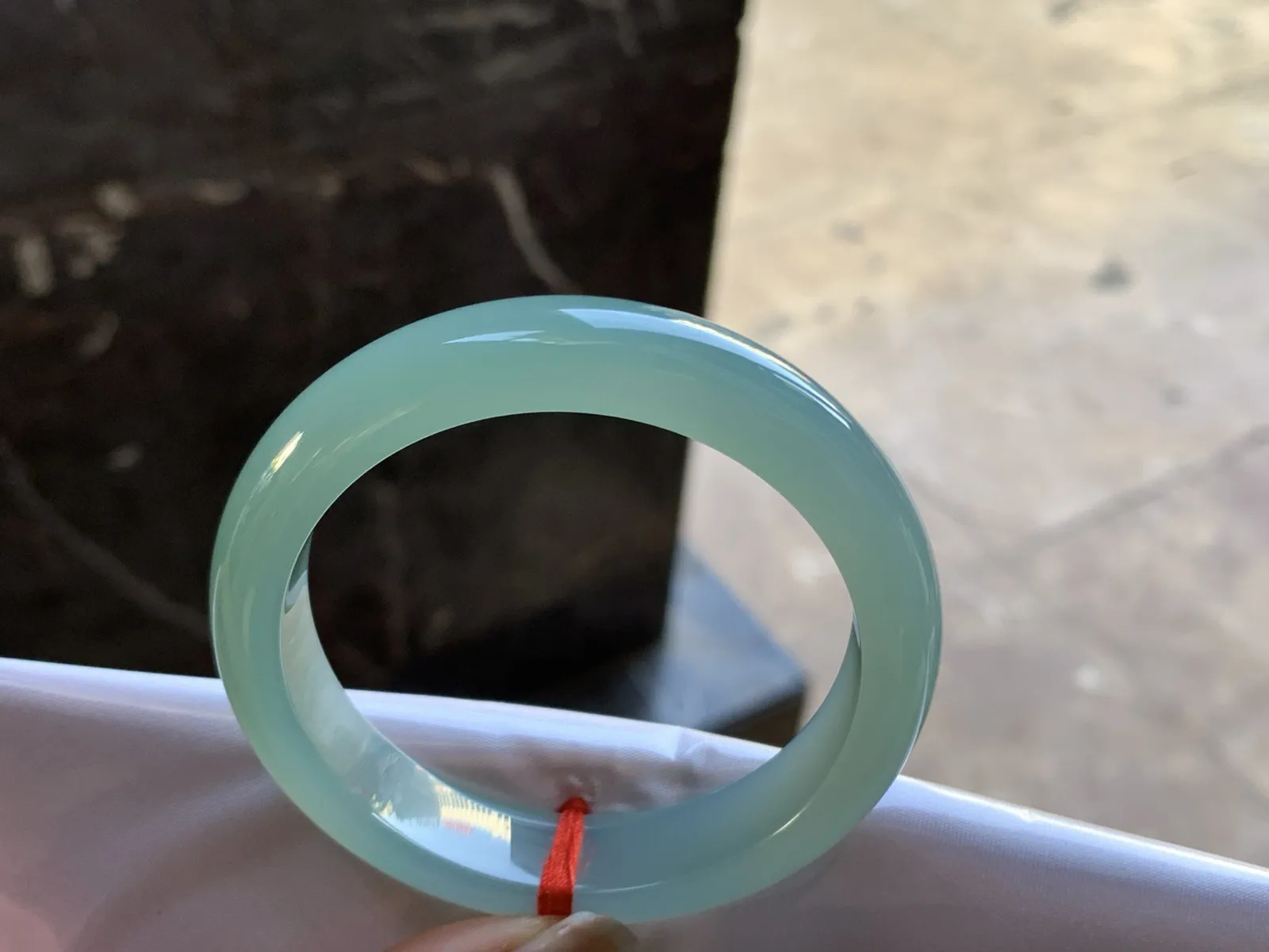 52.5-12.2-8

蓝底手镯^_^肉质细腻