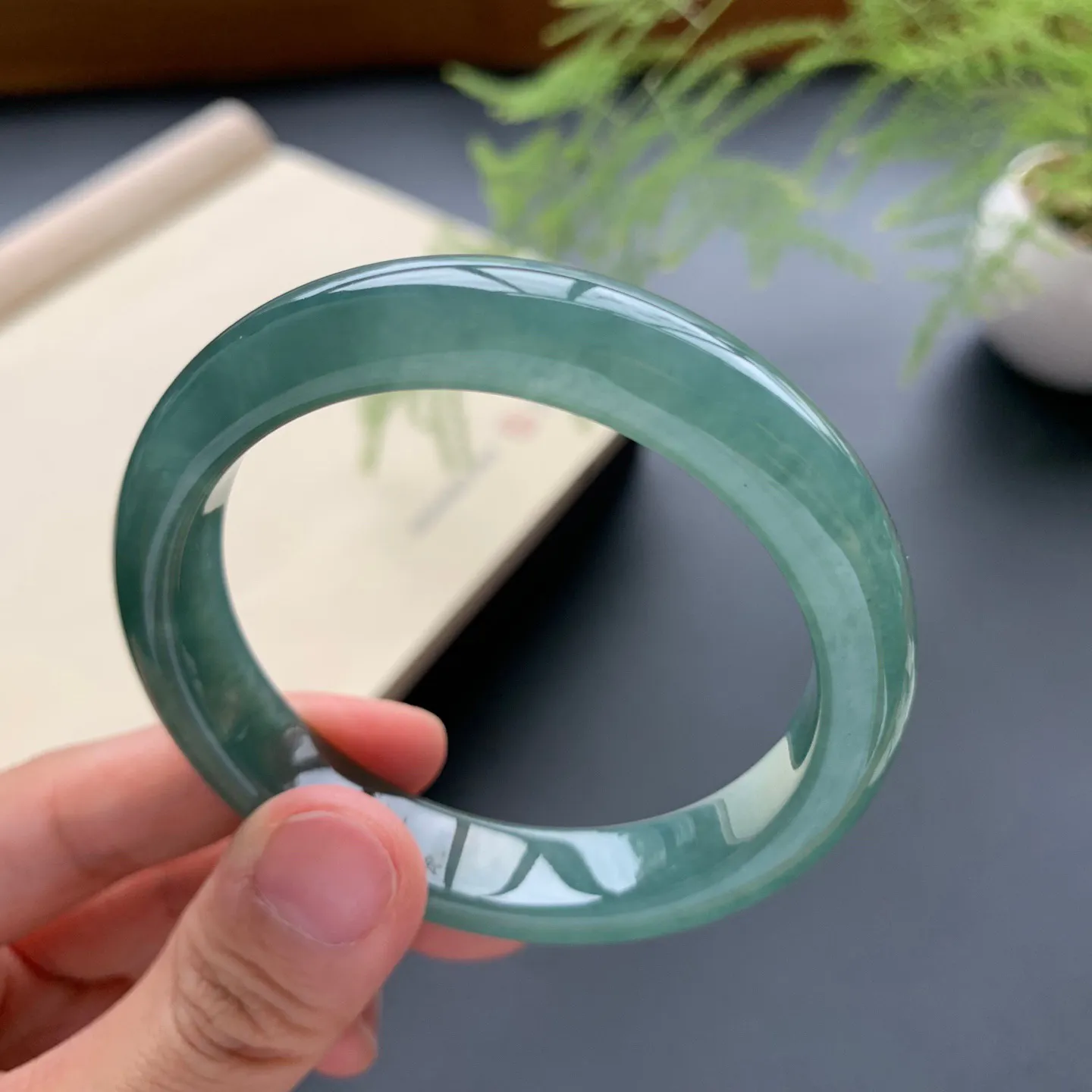 51.8圈口冰油正圈手镯 尺寸：51.8-11.2-7.5，无纹裂，细腻光滑，色泽均匀