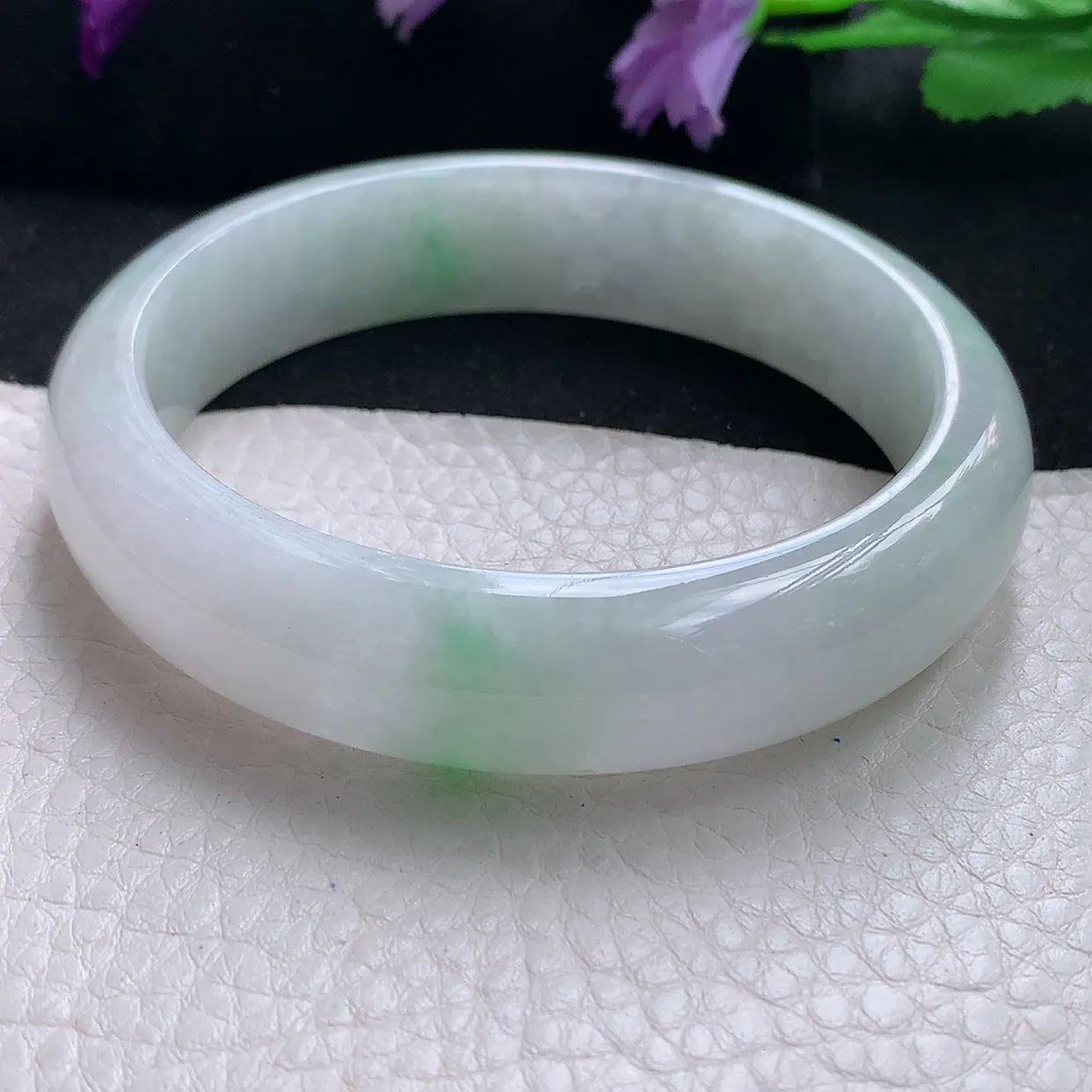 Pj自然光61.5*15*8.2大圈口平安镯 天然缅甸翡翠a货手镯白底飘绿冰透镯子