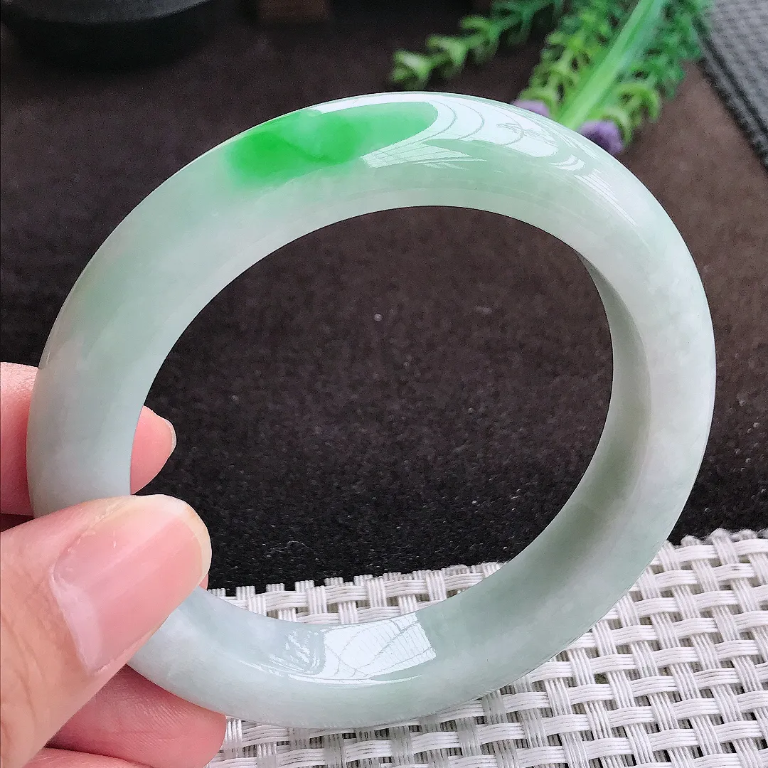 自然光59/12.6/10老坑精美温润飘阳绿手镯宽边翡翠玉镯美人镯