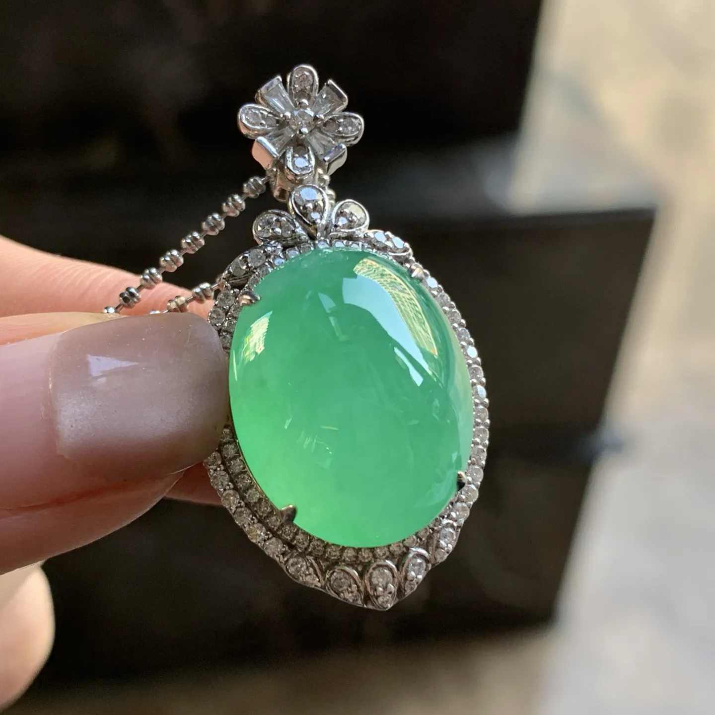 金钻镶嵌冰绿吊坠^_^荧光十足 冰透饱满