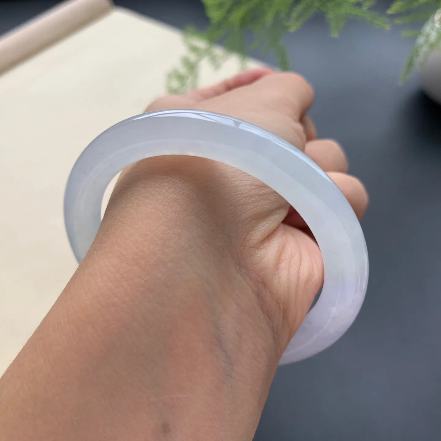 51.5圈口冰种圆条手镯 尺寸：51.5-7.5-8.2，无纹裂，白净透亮，水润起胶