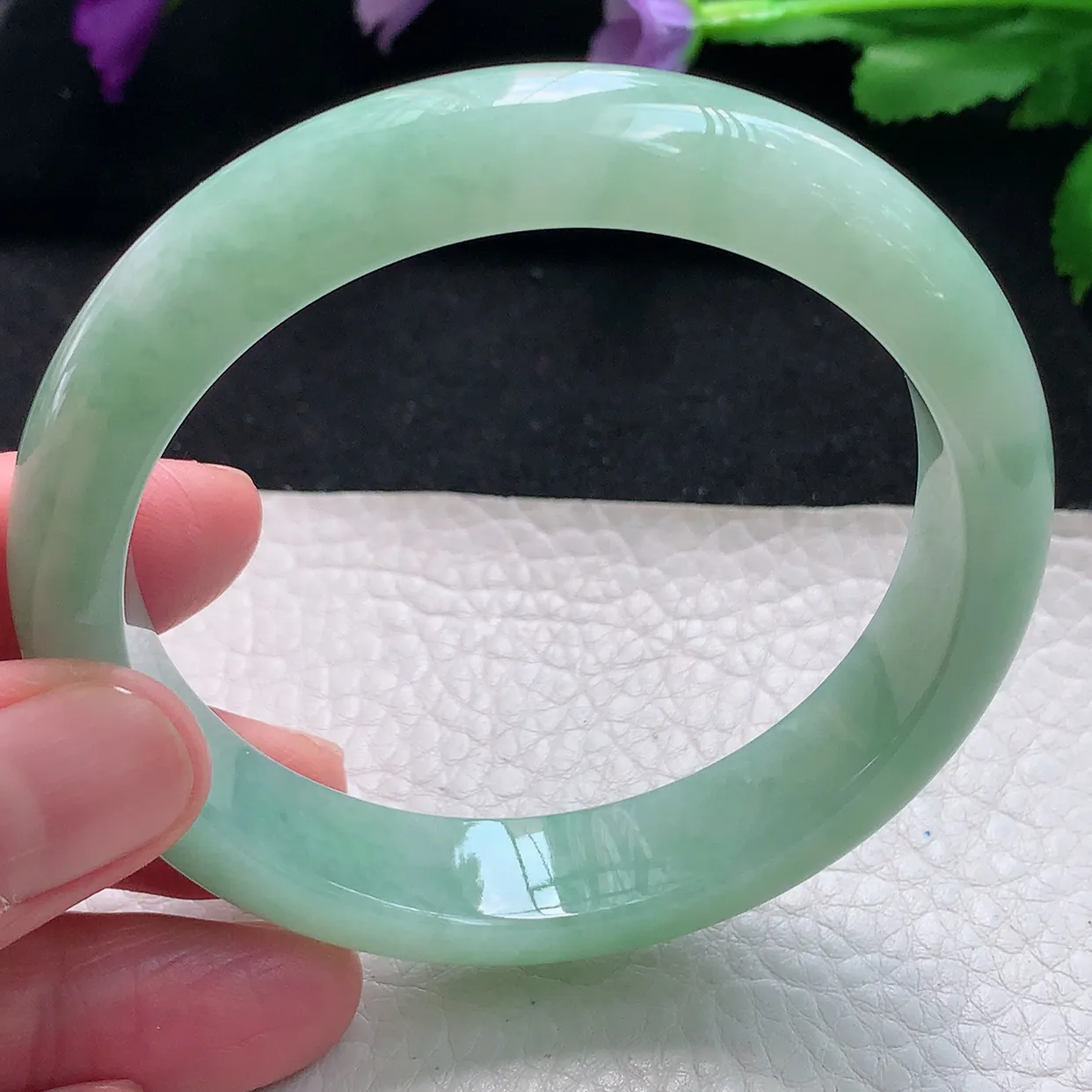 qn自然光58.5*13*8平安镯 天然缅甸翡翠a货手镯浅绿正圈宽边镯子