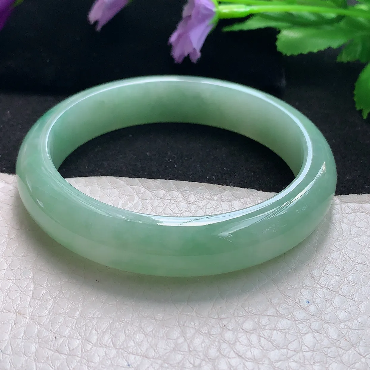 qn自然光58.5*13*8平安镯 天然缅甸翡翠a货手镯浅绿正圈宽边镯子