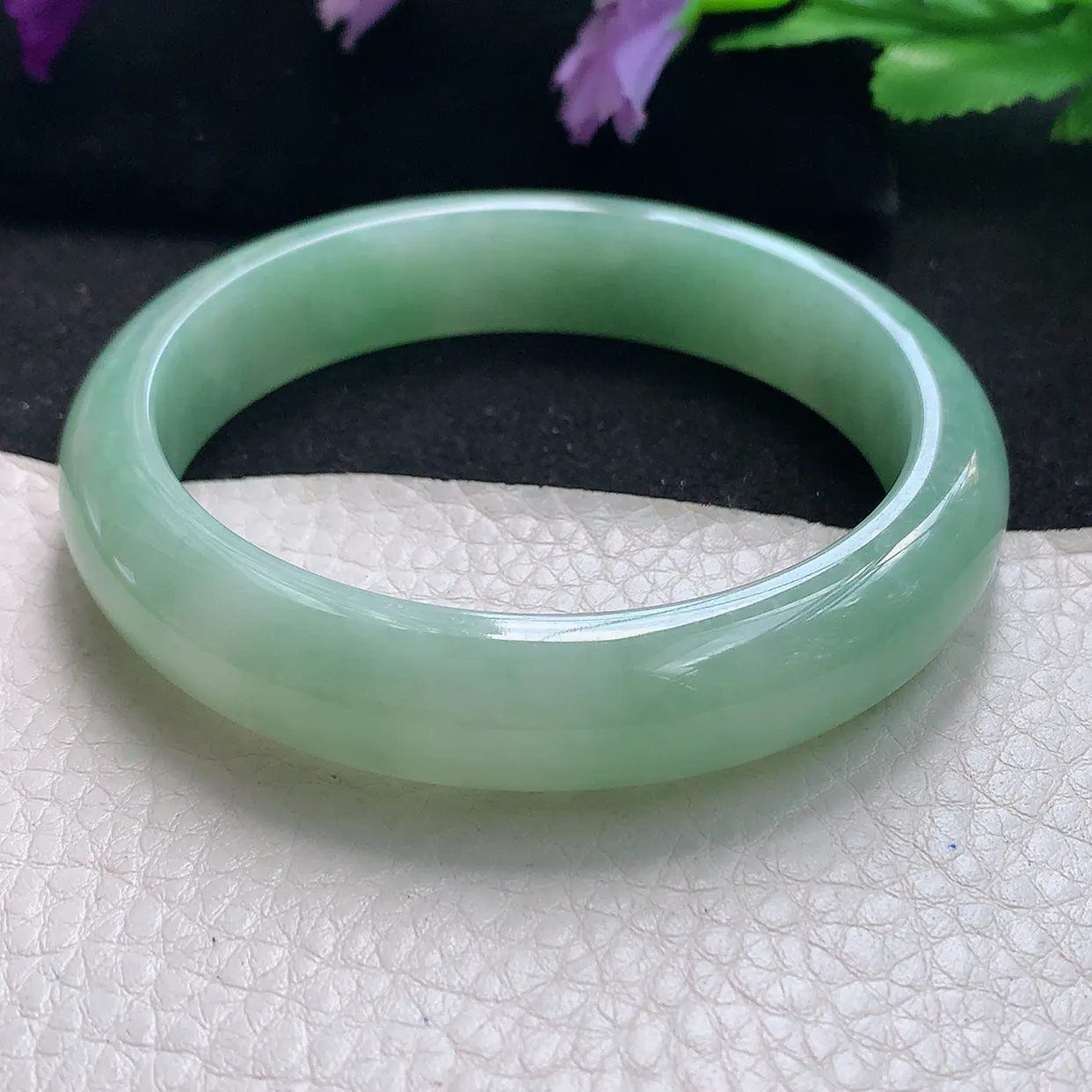 qn自然光58.5*13*8平安镯 天然缅甸翡翠a货手镯浅绿正圈宽边镯子