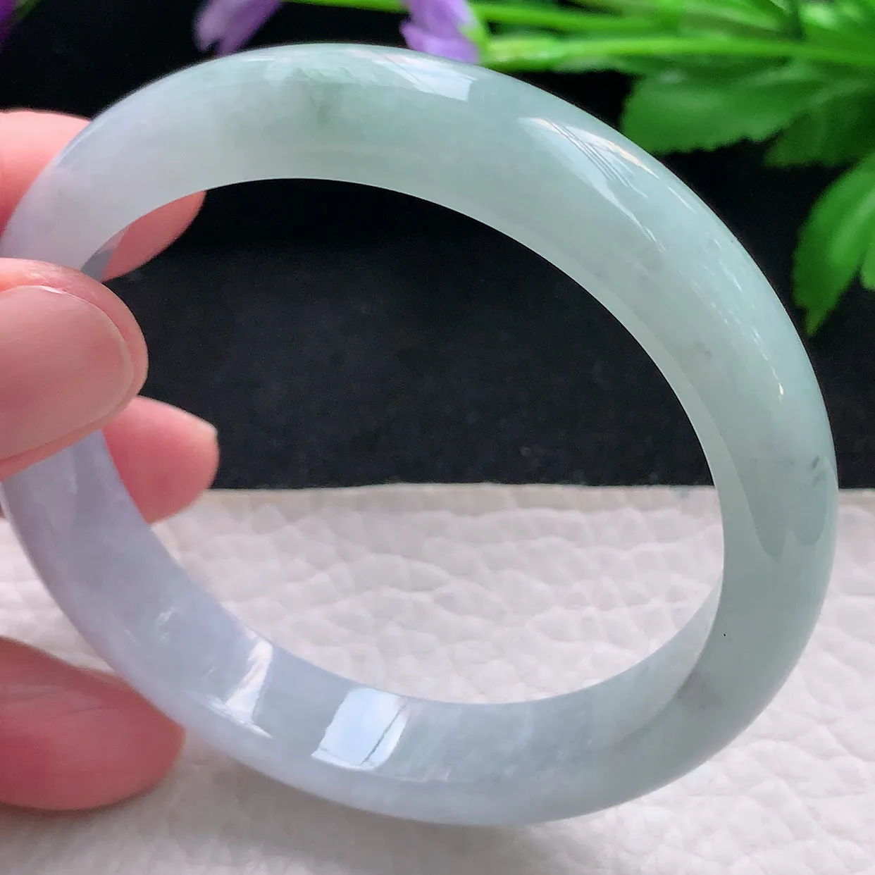 js自然光57*12*7.6平安镯天然缅甸翡翠手镯淡春彩浅绿正圈宽边镯子