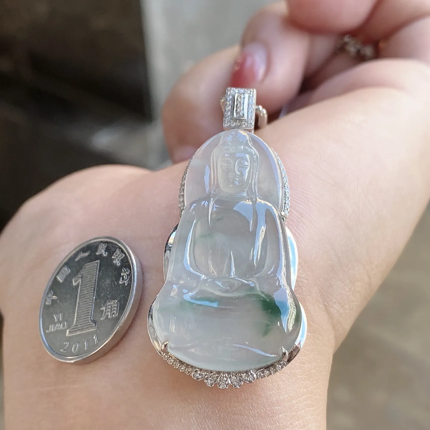 冰种飘花观音吊坠 尺寸42.6-20.6-8毫米