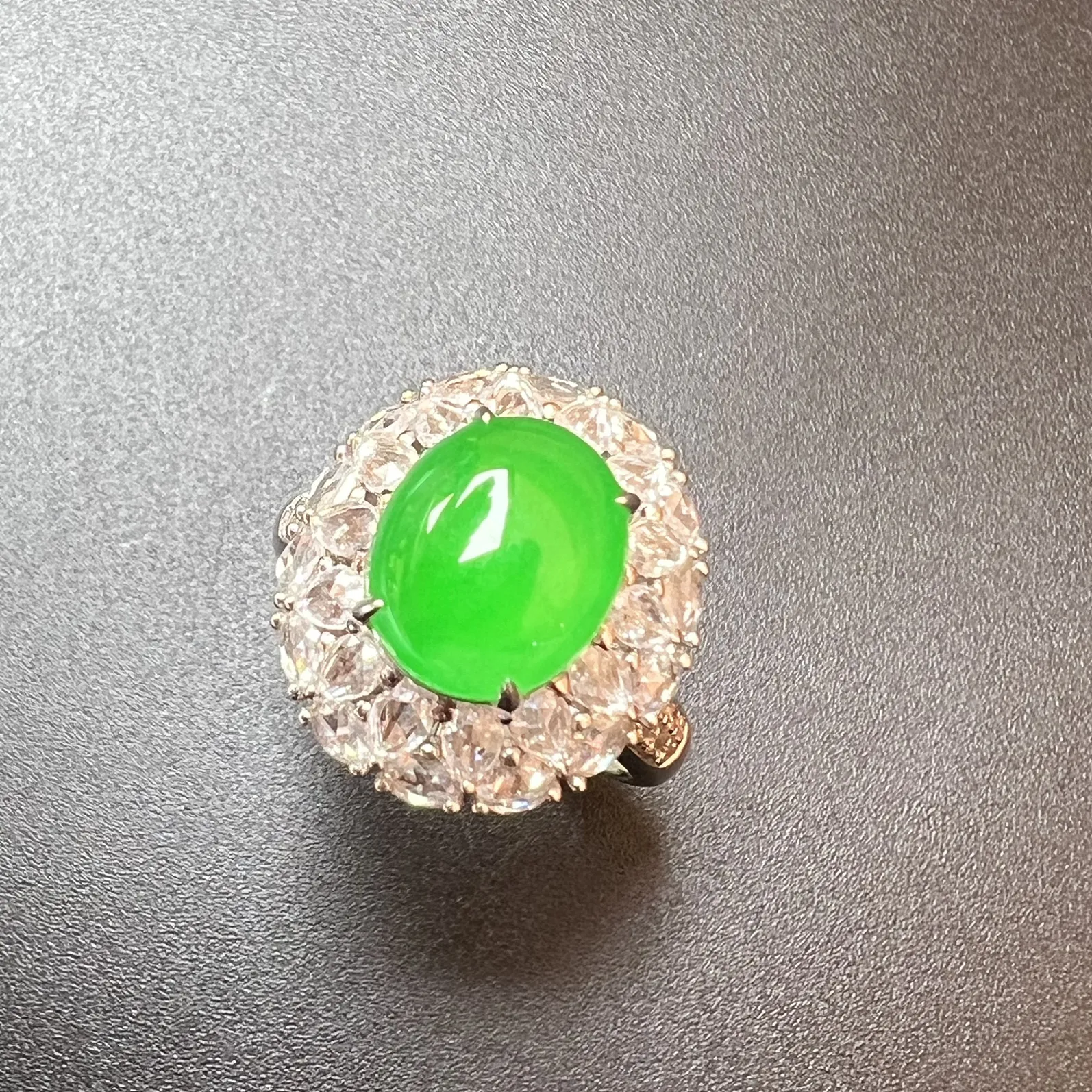 精品戒指质量杠杠滴，整体尺寸17.2*15.3*13.2 裸石尺寸10*8.5*3.8