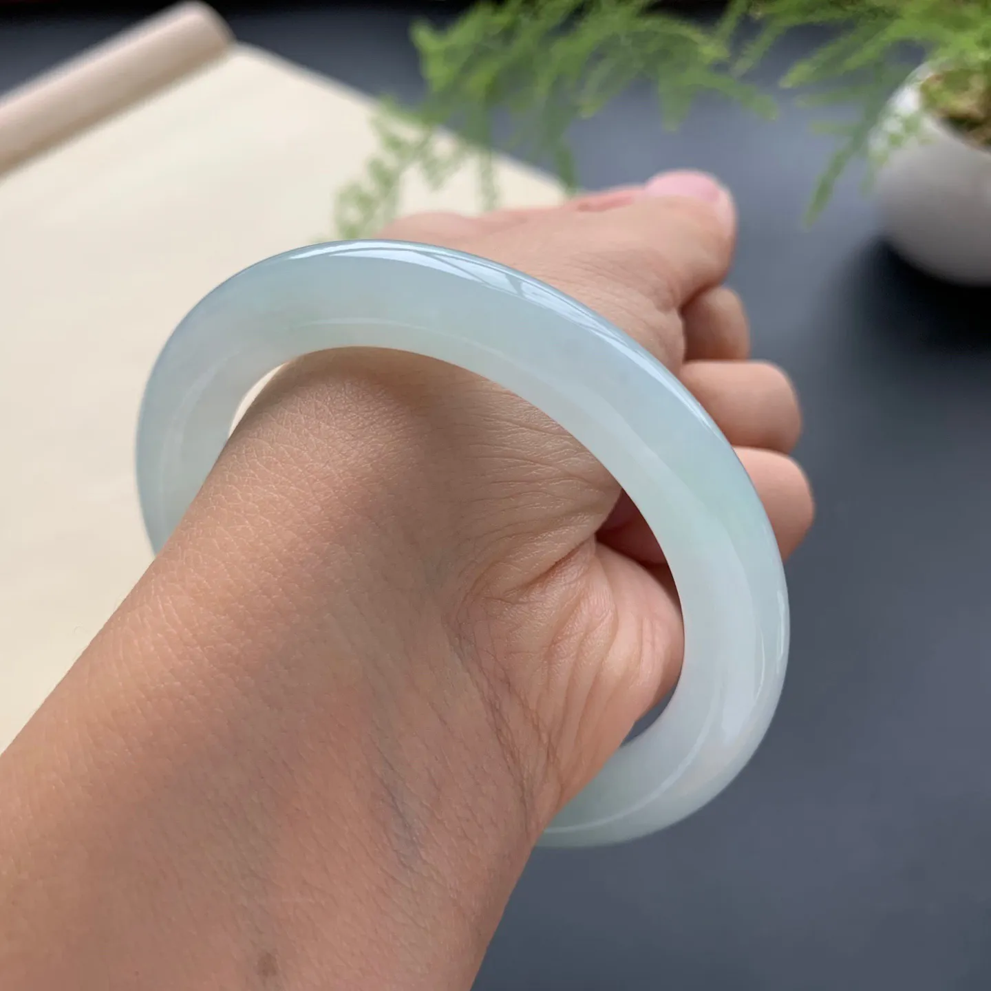 53.6圈口冰晴底圆条手镯 尺寸：53.6-9.2，无纹裂，水润起胶，条形饱满