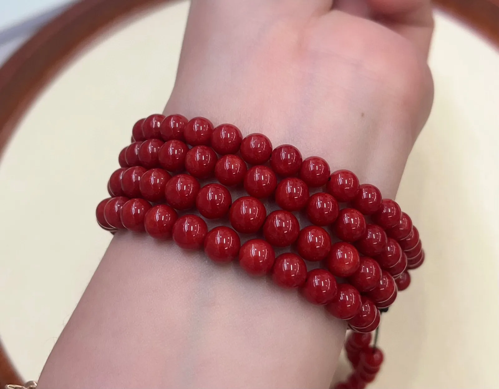 【天然牛血红珊瑚7mm圆珠108大佛珠串】传承精品！项链手链两用款！西班牙产地，科西卡材料，牛血红颜色，珠子直径7.1-6.3mm左右！108粒加佛头弟子珠共120粒，可作念佛珠串，每料珠子均为天然珊瑚，珊瑚自古就为佛教珍宝，大师，高僧的喜爱之物！可加持，可守护！深海千年有机宝石，重量46.88克！