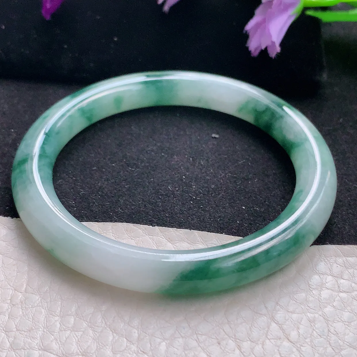 xh自然光54.5*8.3圆条镯 天然缅甸翡翠a货手镯飘花意境优雅圆镯