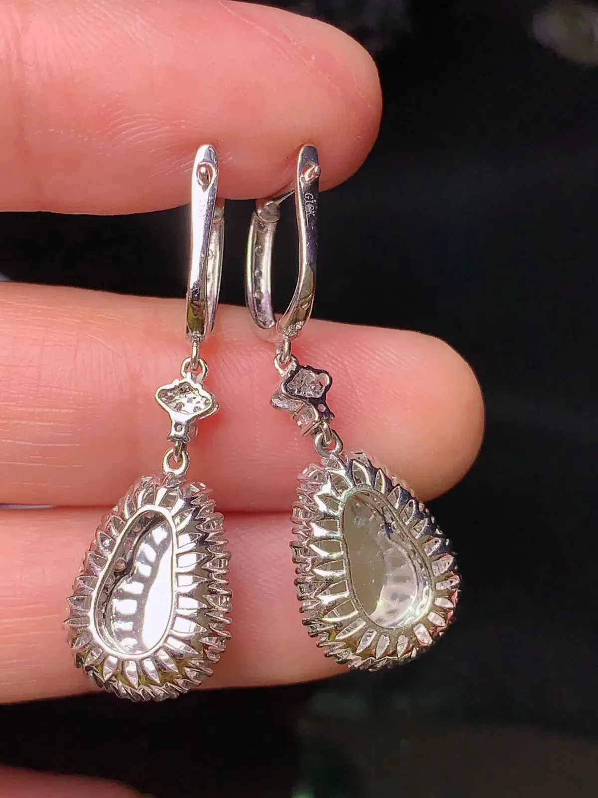 18k金钻镶嵌满绿葫芦耳坠 玉质细腻 色泽艳丽 整体尺寸35.6*11.6*7.5