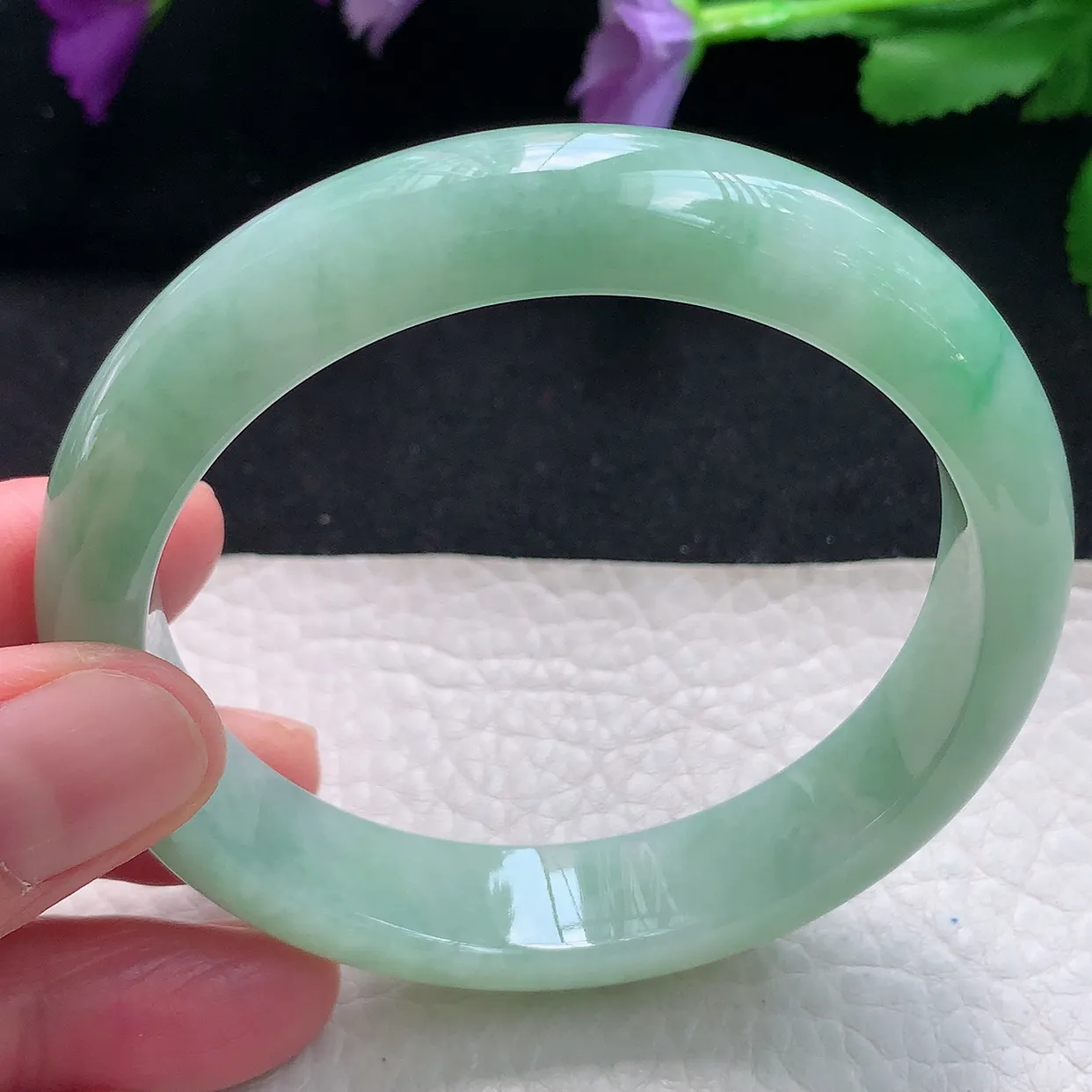 qn自然光58.5*13*8平安镯 天然缅甸翡翠a货手镯浅绿正圈宽边镯子