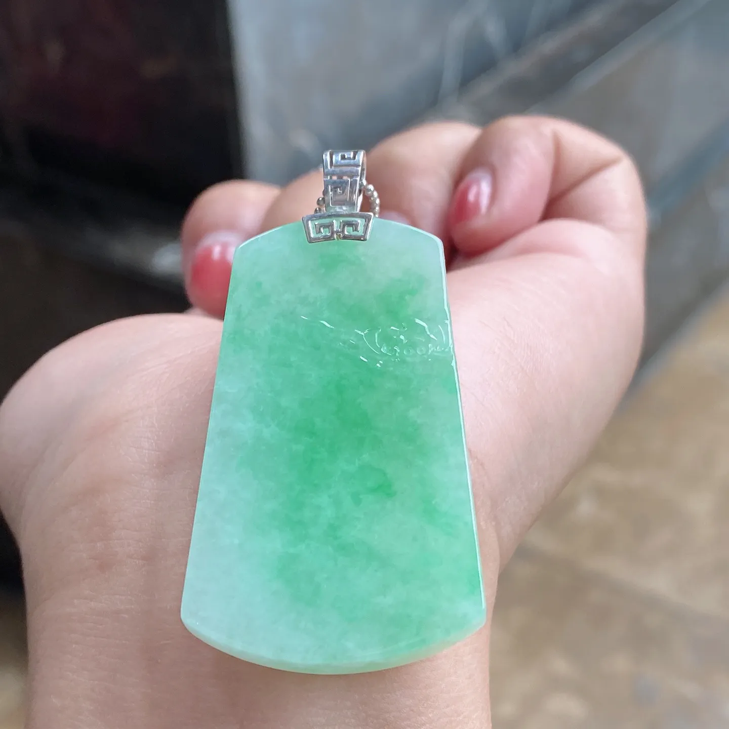 冰糯种带色无事牌吊坠 尺寸57.8-25.7-5.4毫米