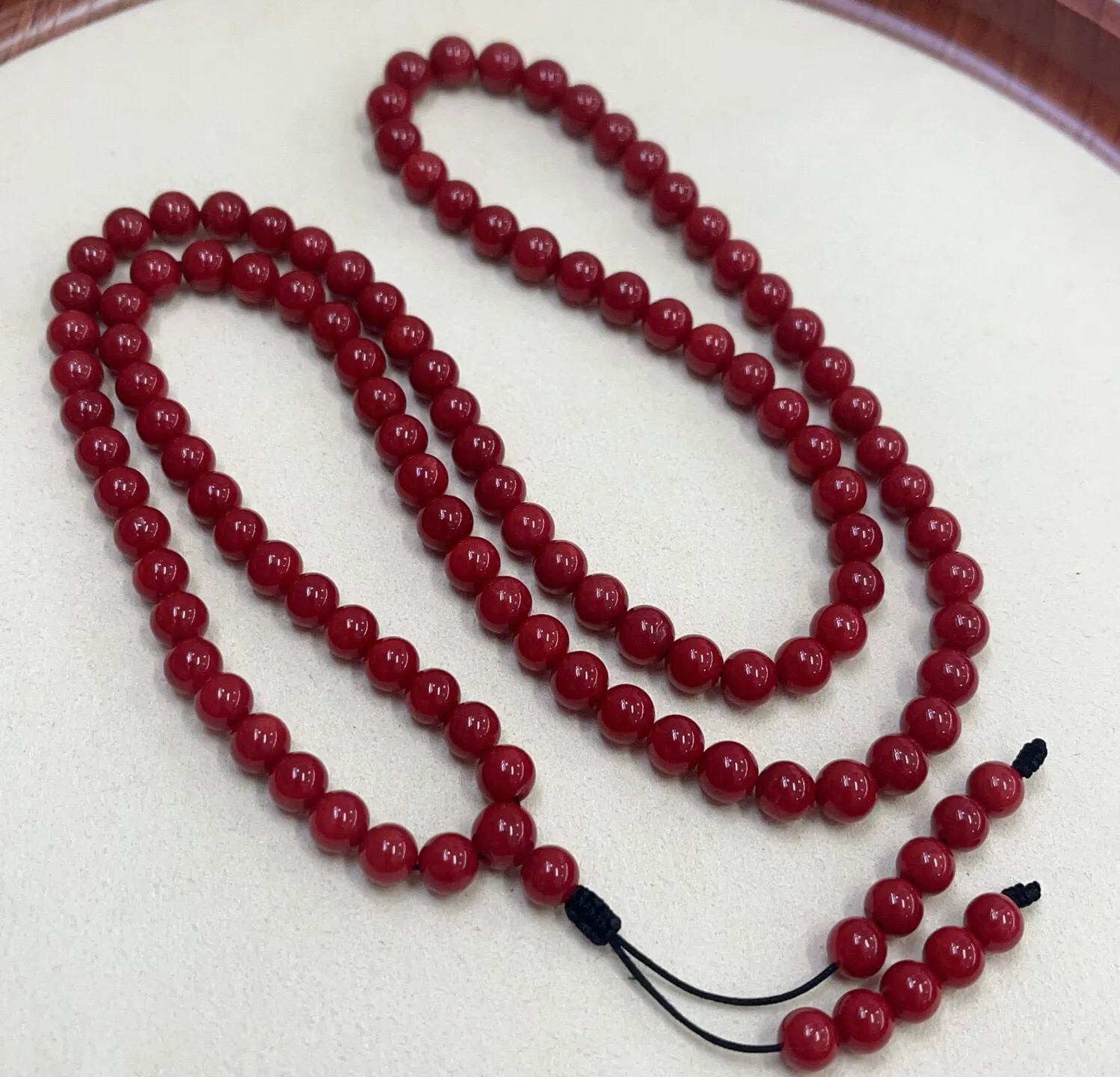 【天然牛血红珊瑚7mm圆珠108大佛珠串】传承精品！项链手链两用款！西班牙产地，科西卡材料，牛血红颜色，珠子直径7.1-6.3mm左右！108粒加佛头弟子珠共120粒，可作念佛珠串，每料珠子均为天然珊瑚，珊瑚自古就为佛教珍宝，大师，高僧的喜爱之物！可加持，可守护！深海千年有机宝石，重量46.88克！