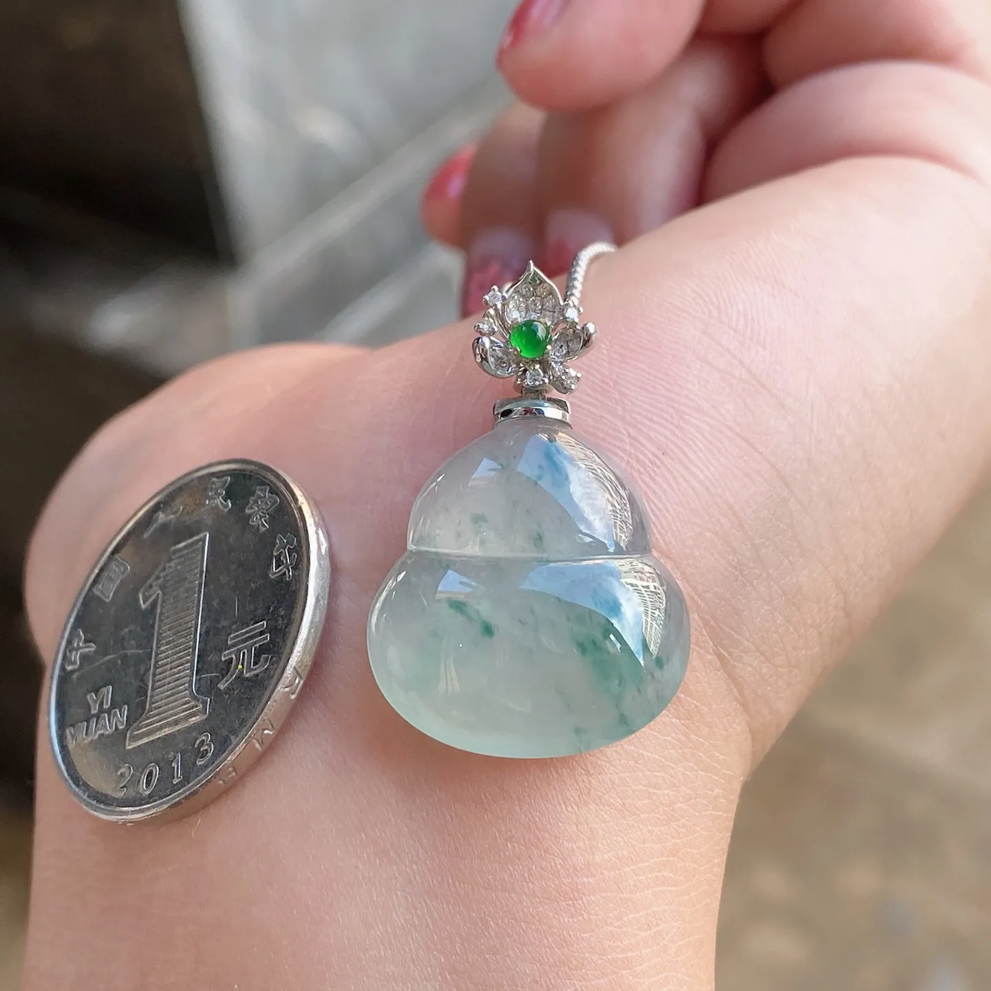 冰种飘花葫芦吊坠 尺寸29.7-19.2-6.4毫米