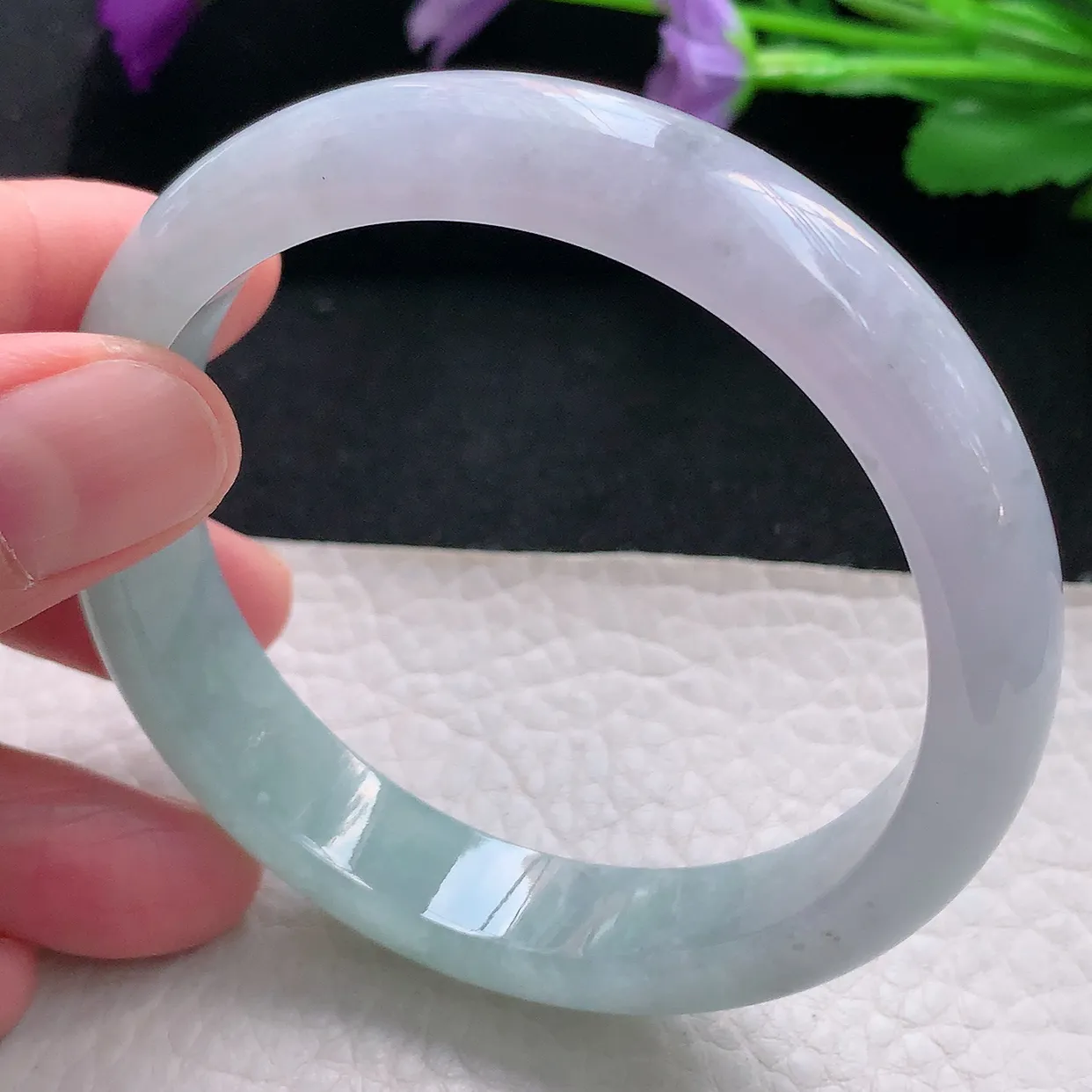 js自然光57*12*7.6平安镯天然缅甸翡翠手镯淡春彩浅绿正圈宽边镯子