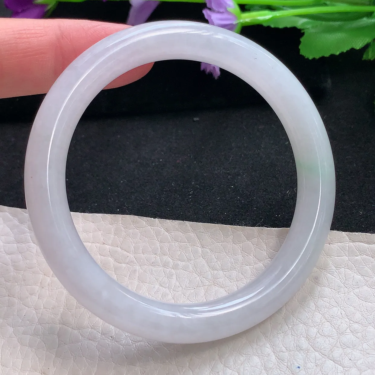 n自然光55*9*8.5圆镯 天然缅甸翡翠a货手镯白色清透叮当镯子圆条手镯