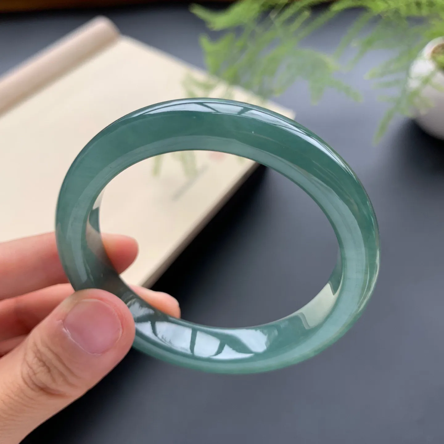 51.8圈口冰油正圈手镯 尺寸：51.8-11.2-7.5，无纹裂，细腻光滑，色泽均匀