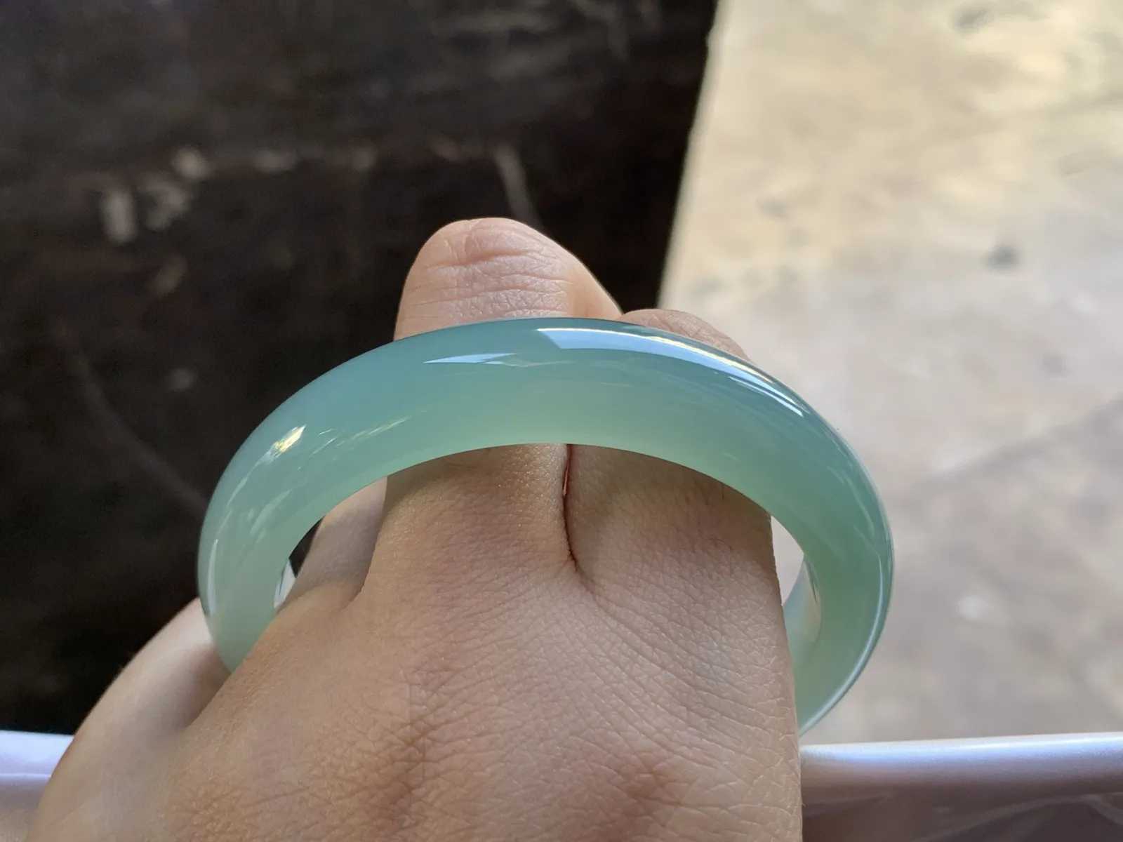 52.5-12.2-8

蓝底手镯^_^肉质细腻