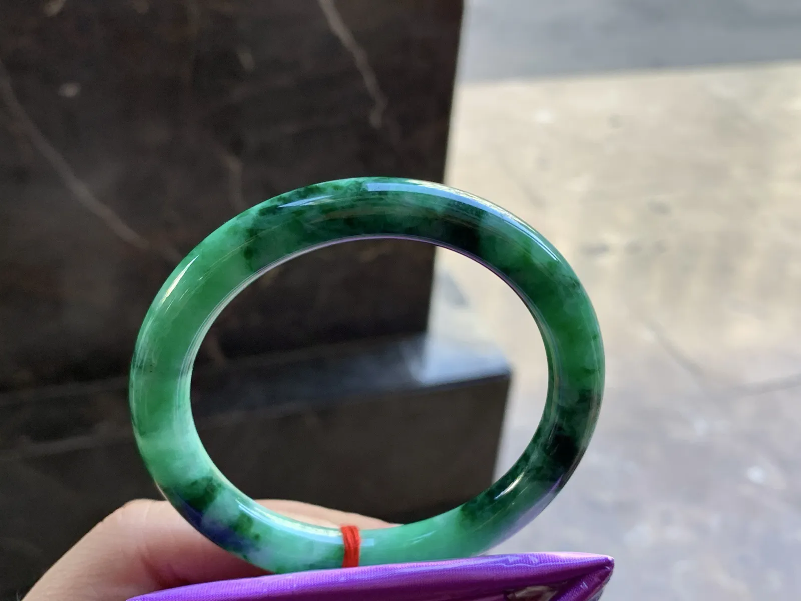 56-8.9

辣绿色圆条手镯^_^颜色鲜艳 浓郁