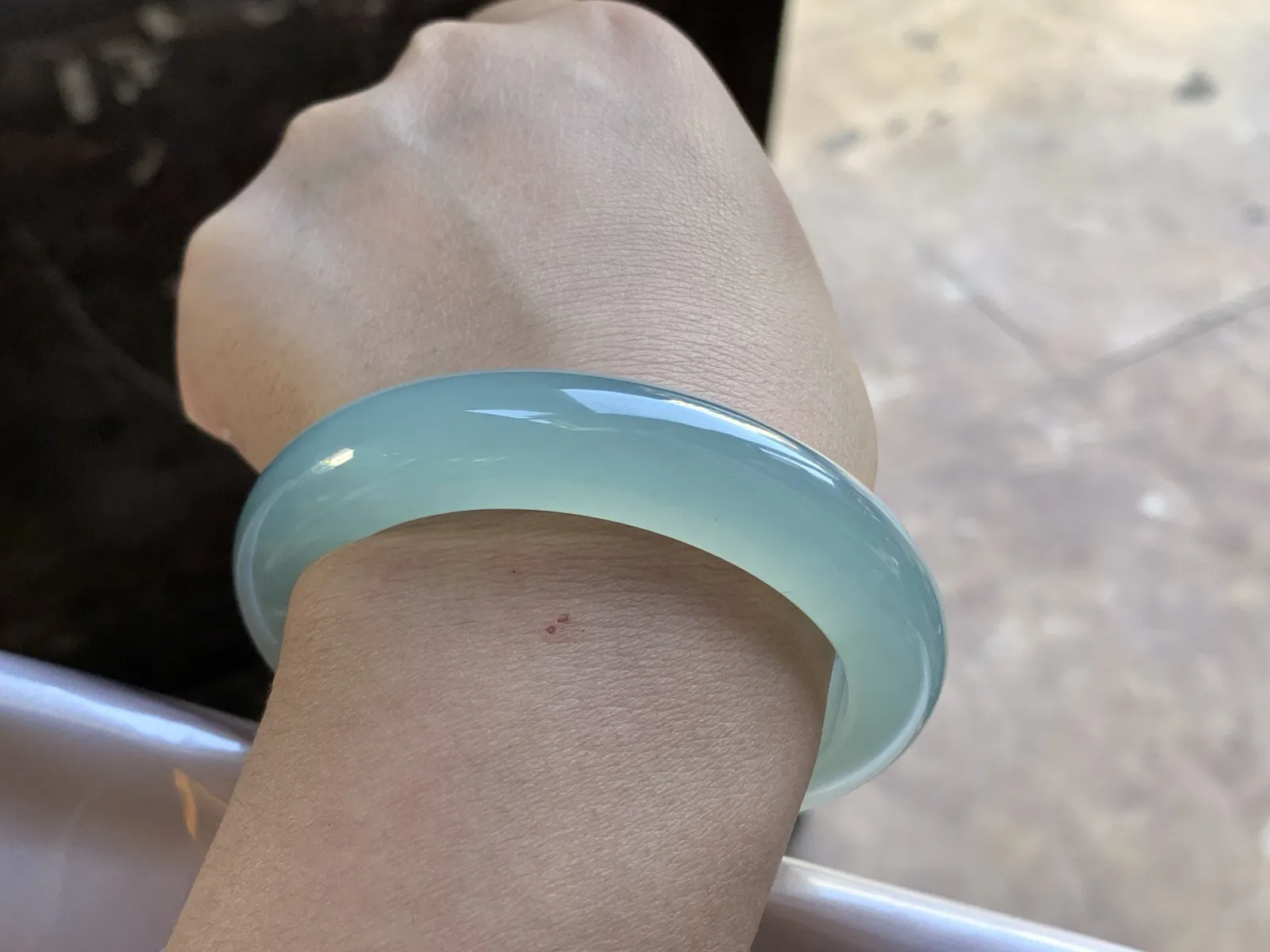 53-12.7-9.8

蓝底手镯^_^种水足 鲜艳均匀