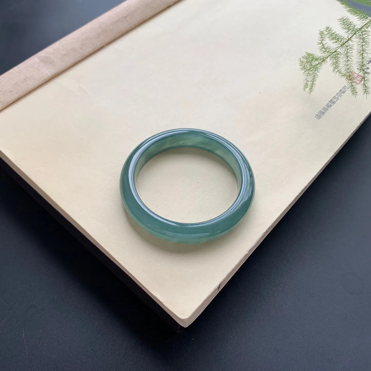 51.8圈口冰油正圈手镯 尺寸：51.8-11.2-7.5，无纹裂，细腻光滑，色泽均匀