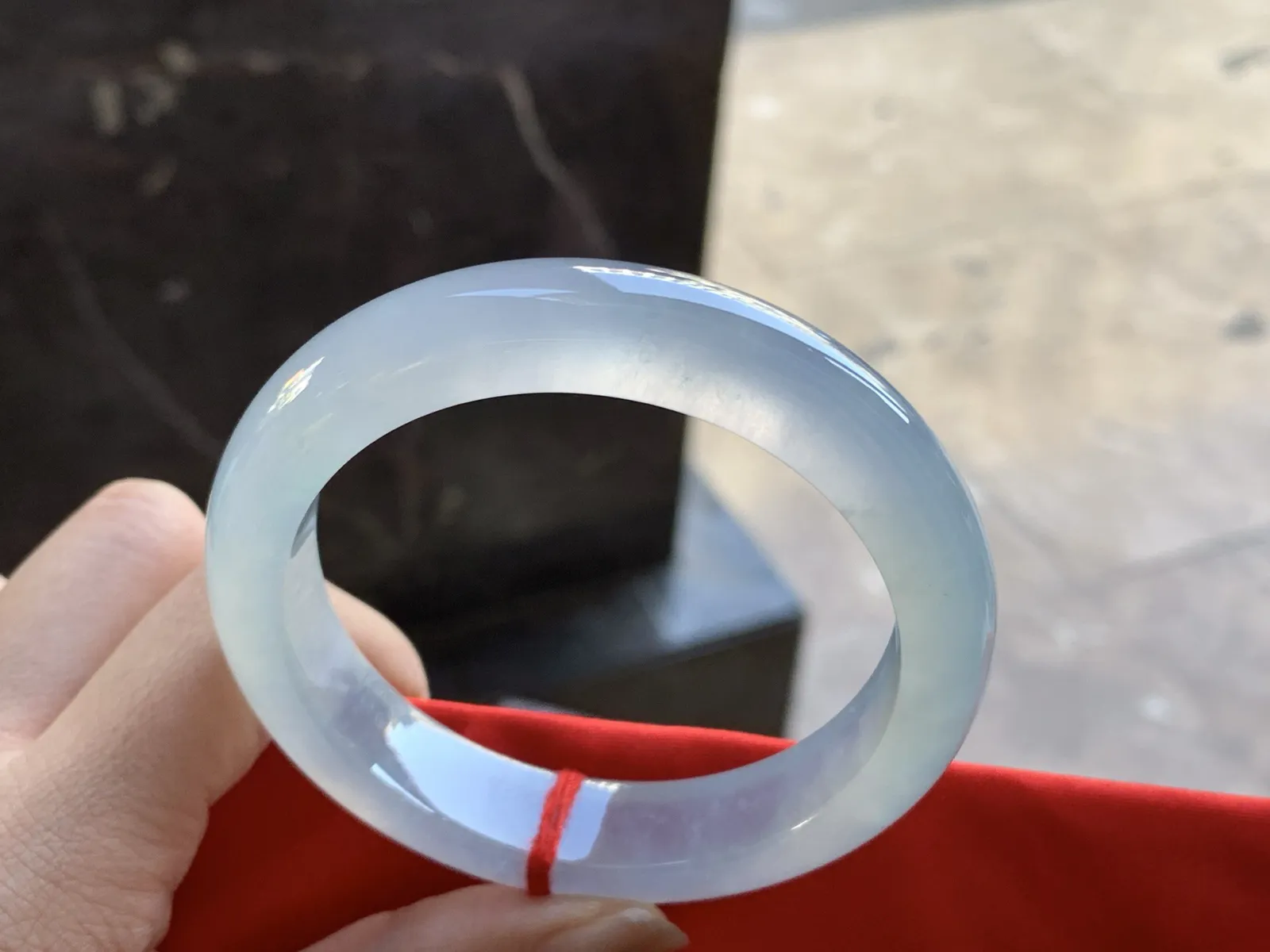 56-12.8-8.5

冰种手镯^_^荧光十足 透亮