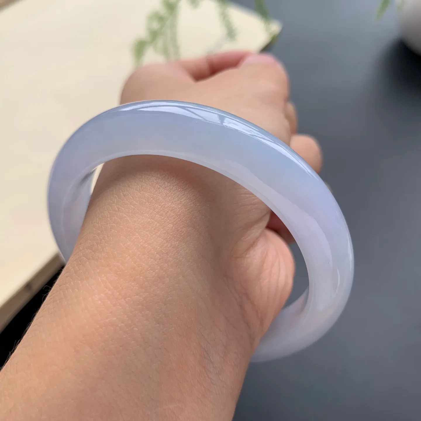 53.8圈口冰紫正圈手镯 尺寸：53.8-11.5-7.5，无纹裂，水润起胶，细腻光滑