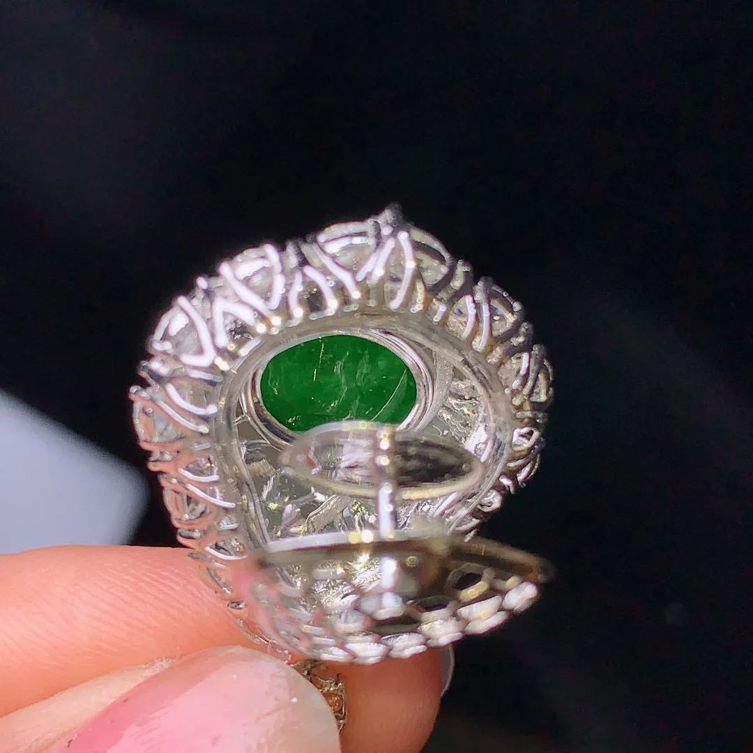 18k金钻镶嵌满绿葫芦吊坠 玉质细腻 色泽艳丽 厚身饱满 整体尺寸29.5*19.3*12.2