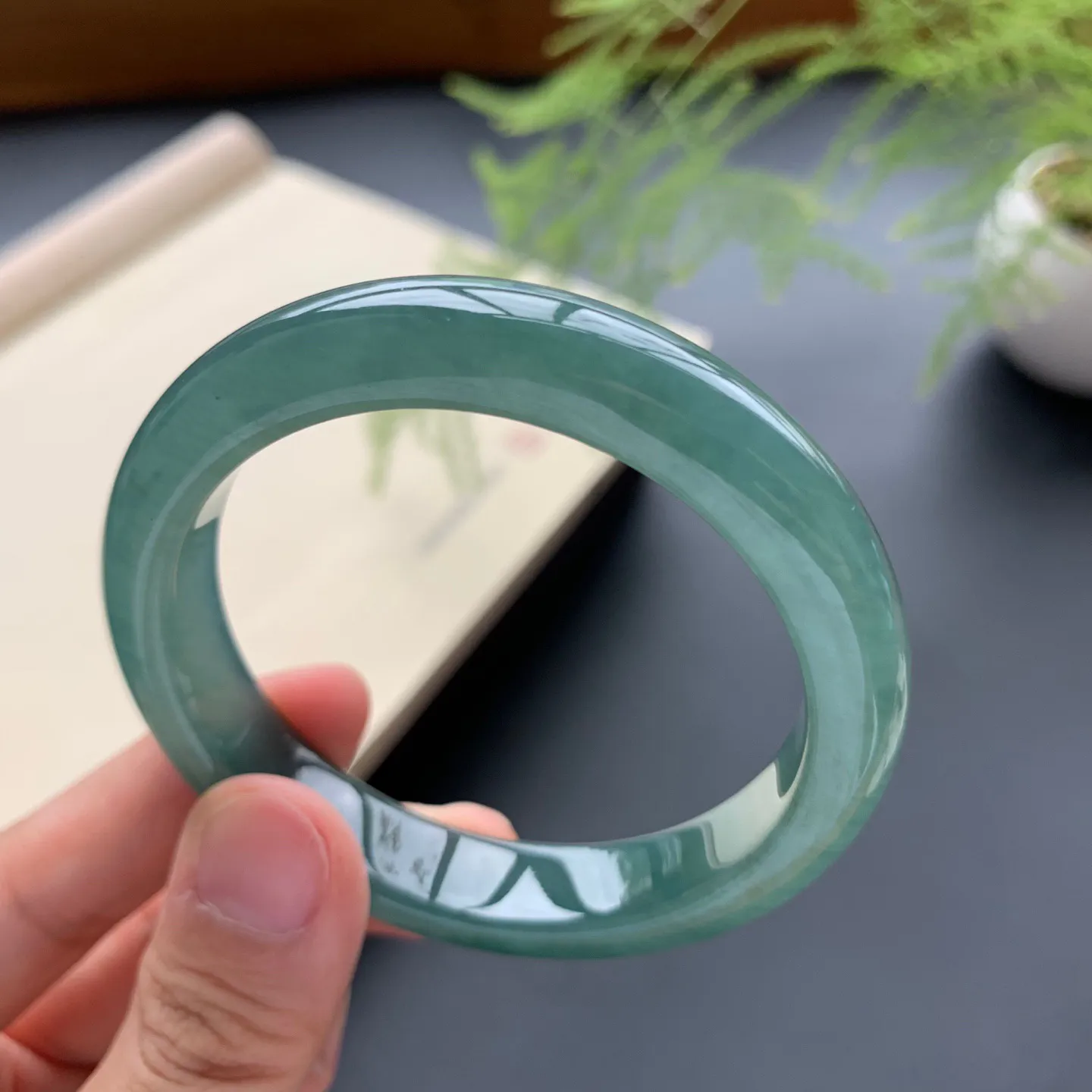 51.8圈口冰油正圈手镯 尺寸：51.8-11.2-7.5，无纹裂，细腻光滑，色泽均匀