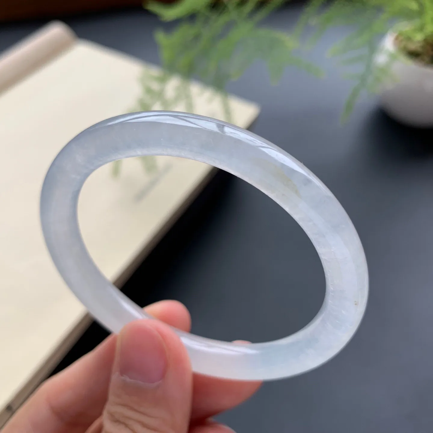 52.8圈口冰种贵妃手镯 尺寸：52.8-45-7.8-7，白净透亮，水润起胶