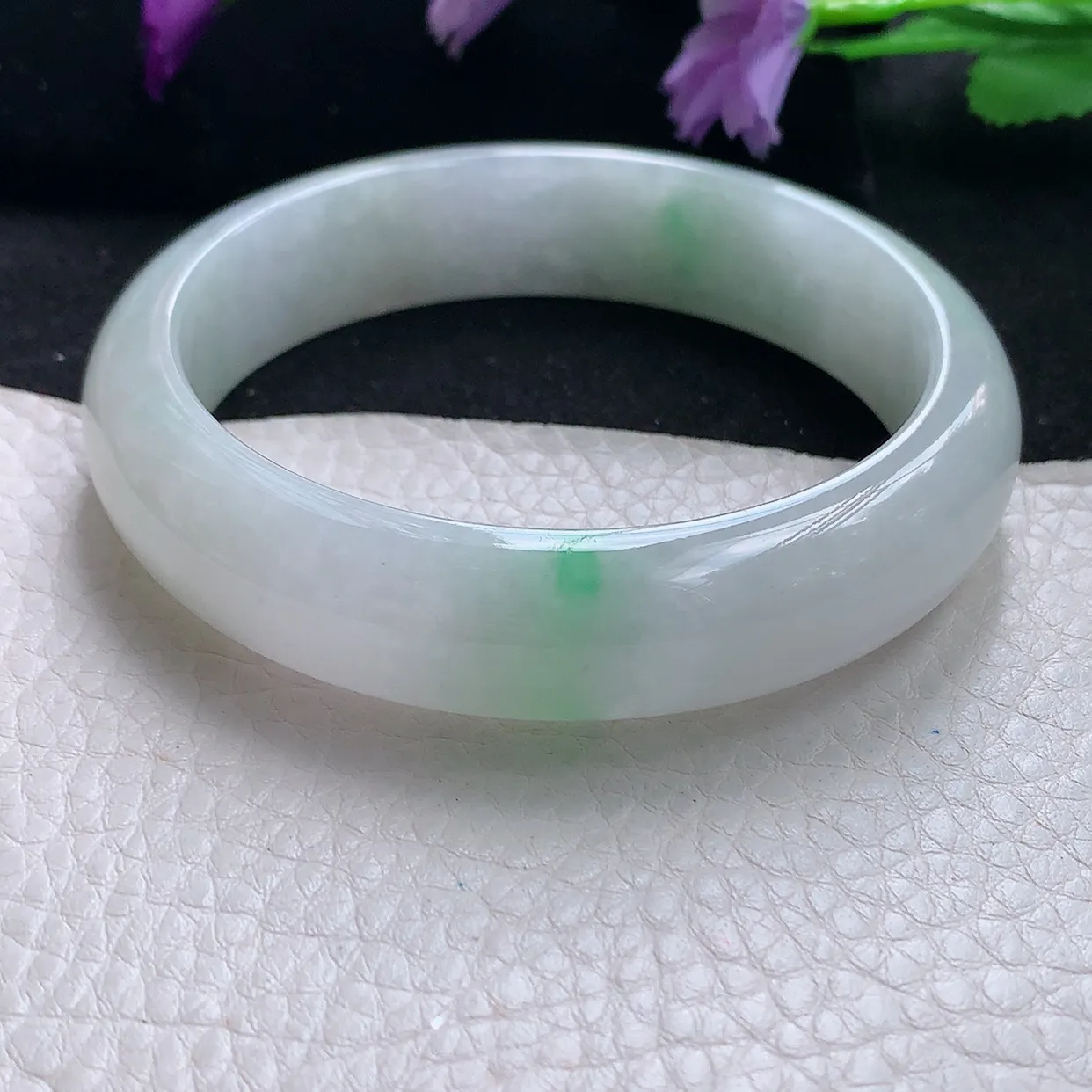 Pj自然光61.5*15*8.2大圈口平安镯 天然缅甸翡翠a货手镯白底飘绿冰透镯子