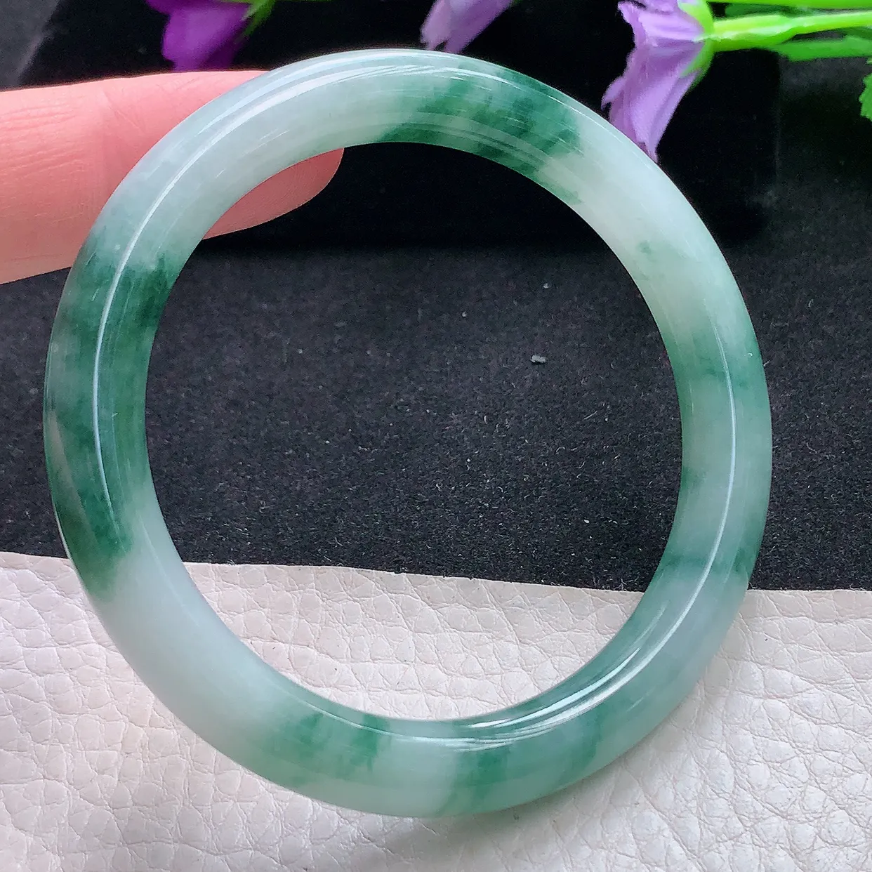 xh自然光54.5*8.3圆条镯 天然缅甸翡翠a货手镯飘花意境优雅圆镯