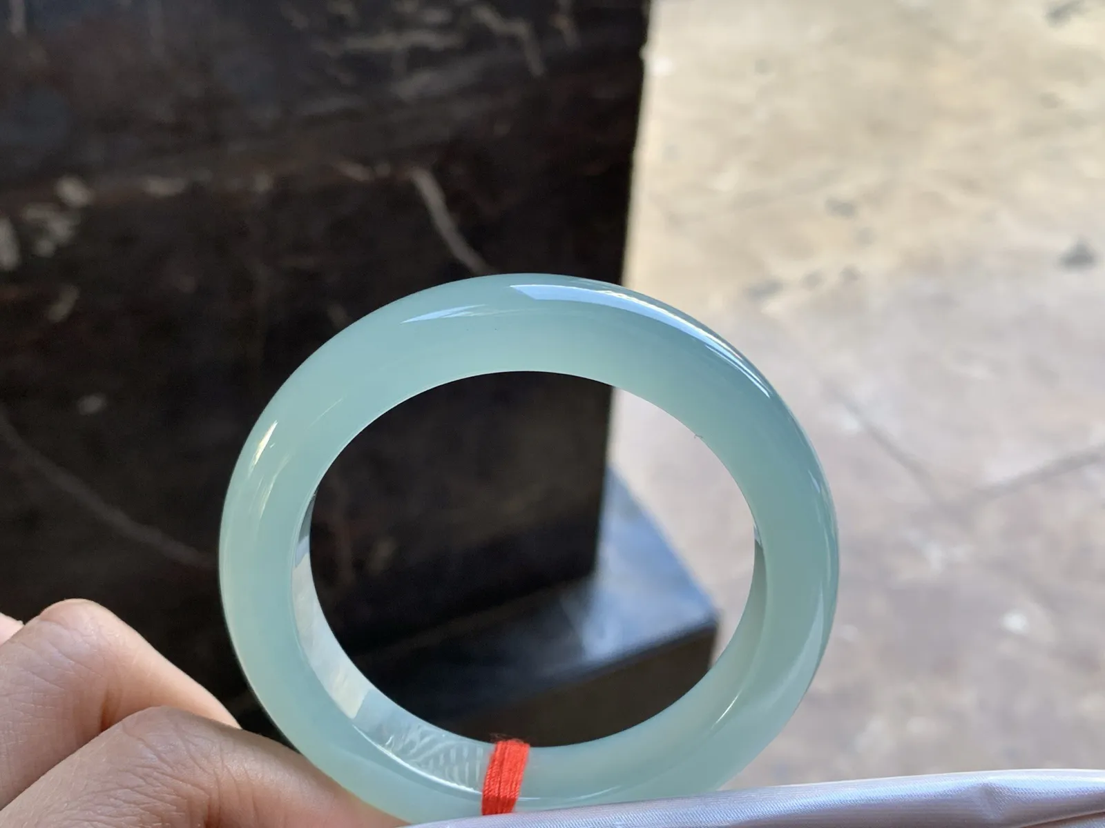 53-12.7-9.8

蓝底手镯^_^种水足 鲜艳均匀