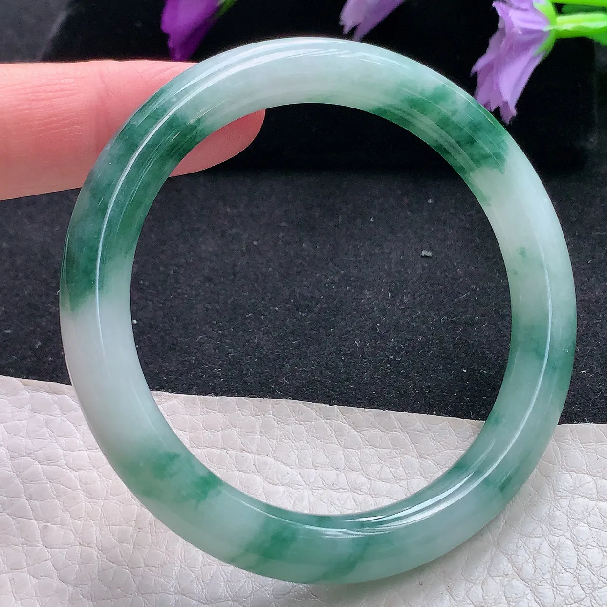 xh自然光54.5*8.3圆条镯 天然缅甸翡翠a货手镯飘花意境优雅圆镯