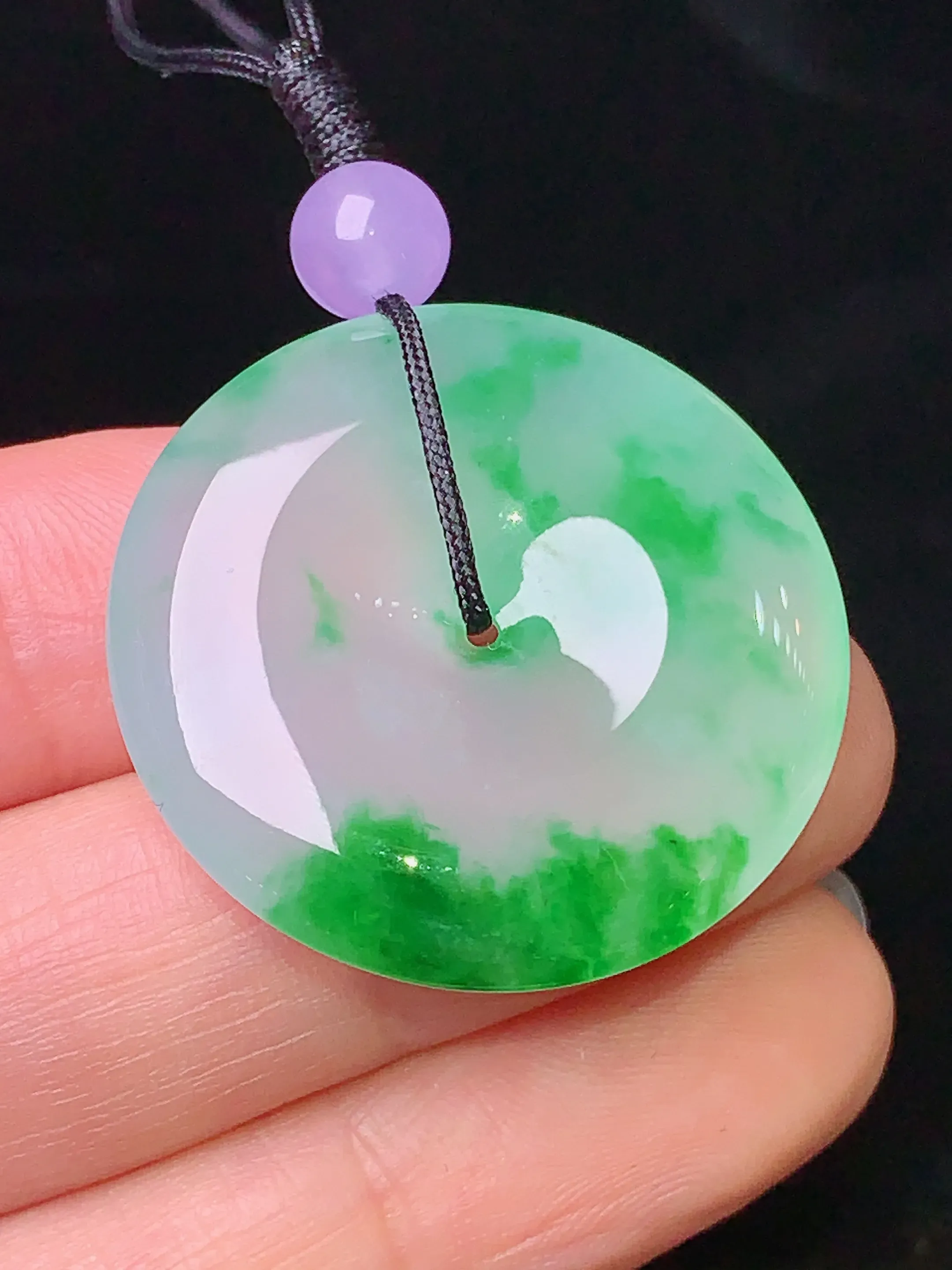 飘绿平安扣吊坠 玉质细腻 色泽清新艳丽 整体尺寸28.6*5.5