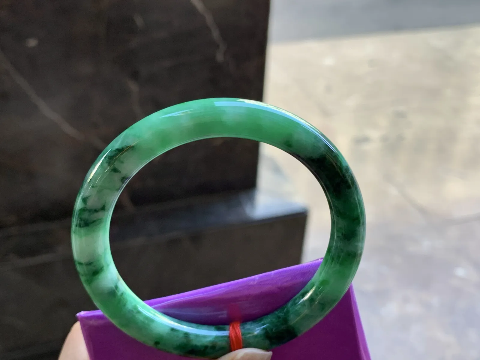 56-8.9

辣绿色圆条手镯^_^颜色鲜艳 浓郁