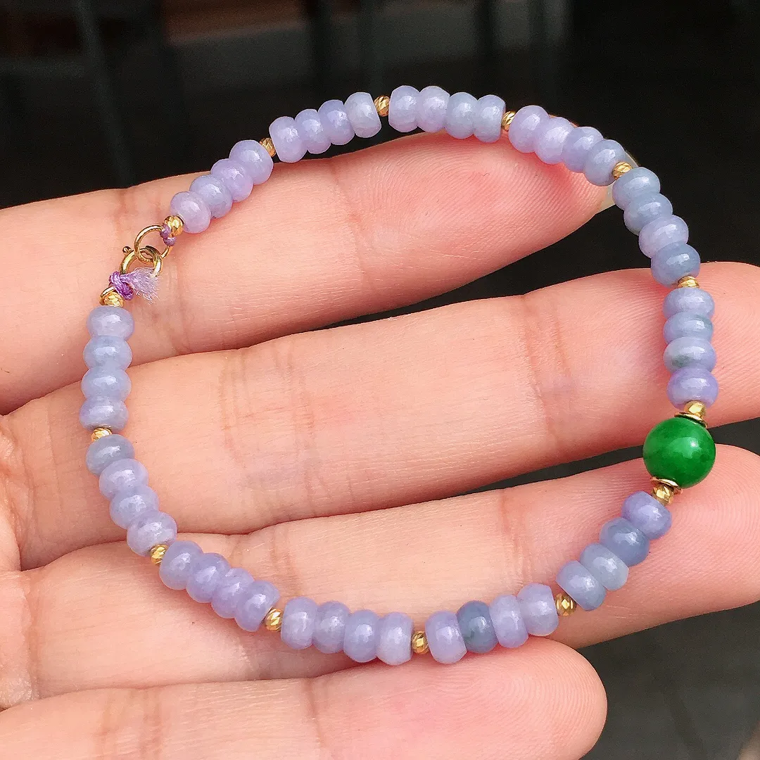 紫罗兰珠子手串，色泽均匀艳丽，玉质细腻，荧光感超
强，饱满圆润，尽显优雅气质，18k
金豪华镶嵌