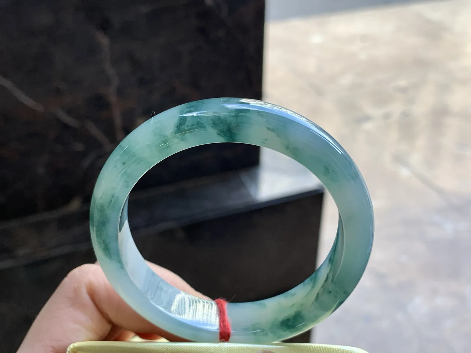 55.5-12.6-7.9

蓝花手镯^_^飘花灵韵