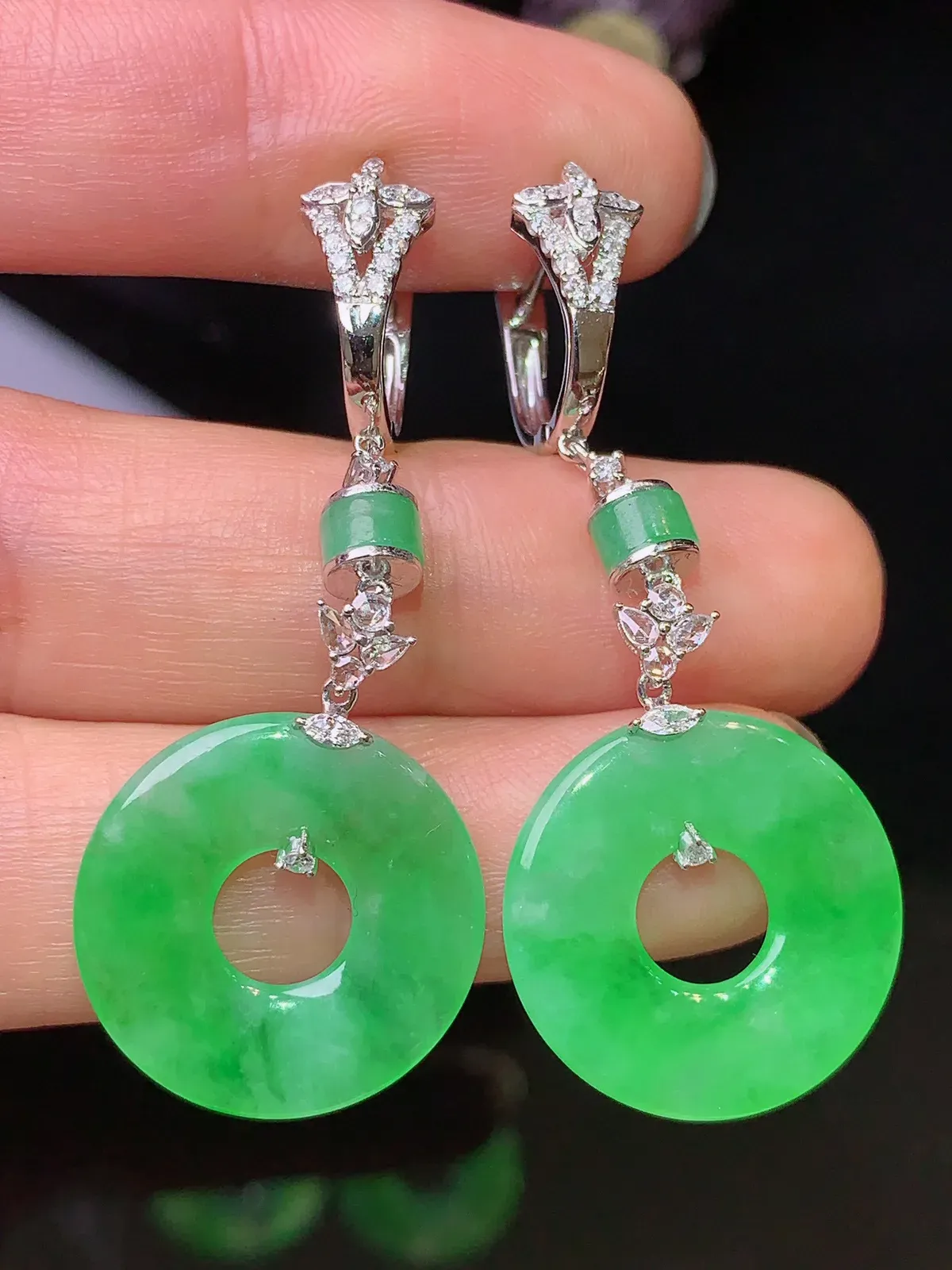 18k金钻镶嵌翠绿平安扣耳坠 玉质细腻 色泽清新艳丽 整体尺寸46.8*18.5*2.5