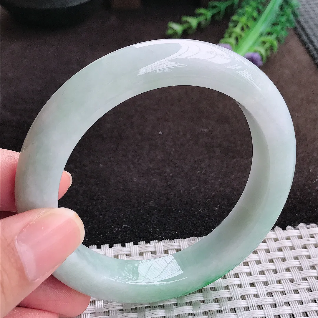 自然光59/12.6/10老坑精美温润飘阳绿手镯宽边翡翠玉镯美人镯