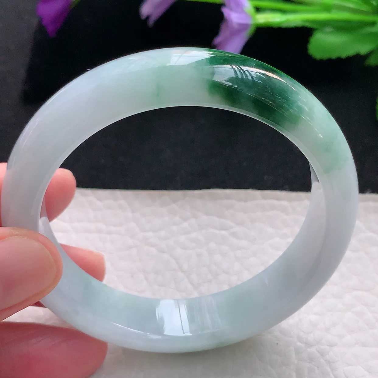 js自然光57*14*7.8平安镯天然缅甸翡翠手镯飘花正圈宽边镯子