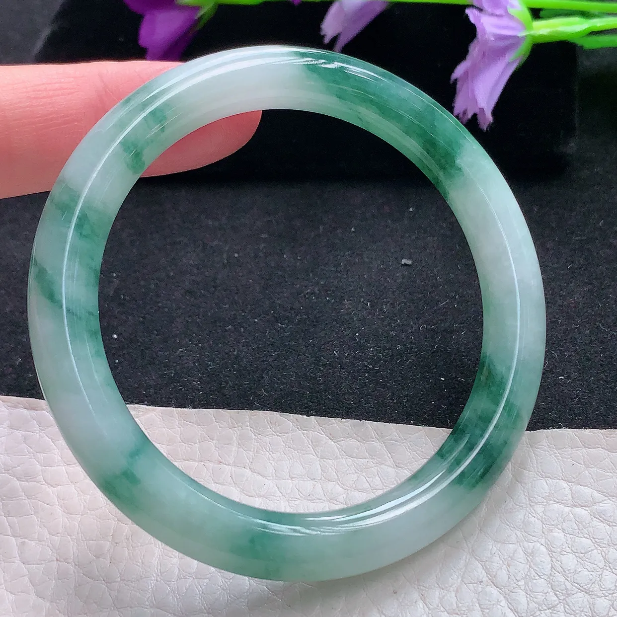 xh自然光54.5*8.3圆条镯 天然缅甸翡翠a货手镯飘花意境优雅圆镯