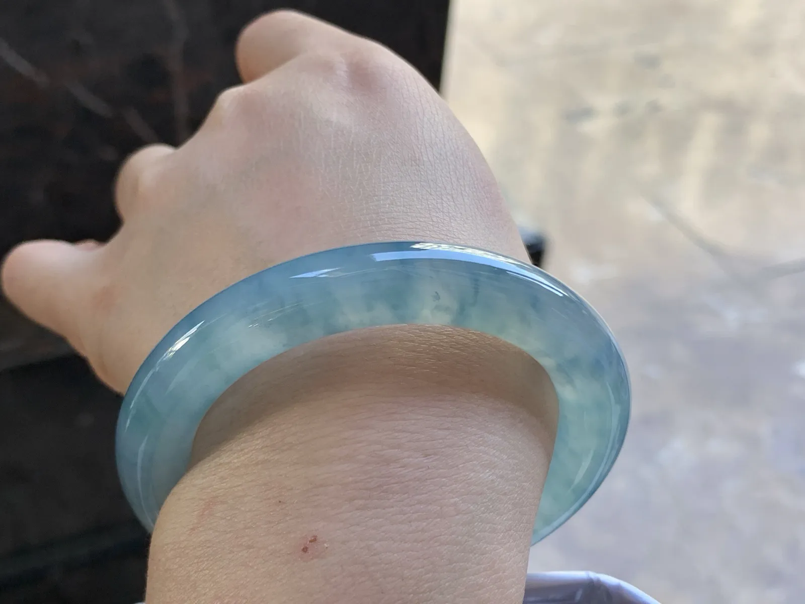 53.5-10.5

冰蓝圆条手镯^_^冰透