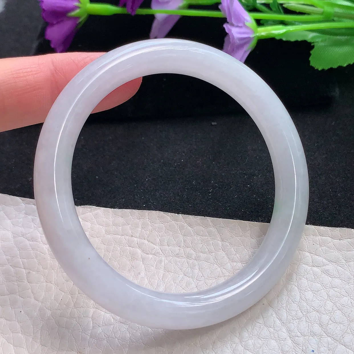 n自然光55*9*8.5圆镯 天然缅甸翡翠a货手镯白色清透叮当镯子圆条手镯