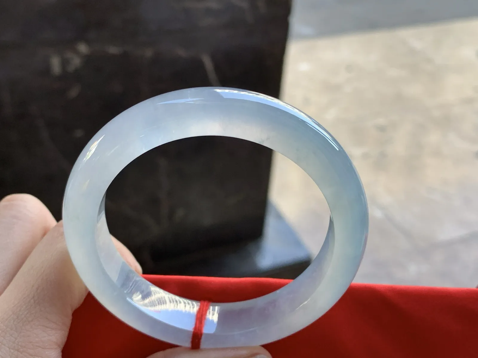 56-12.8-8.5

冰种手镯^_^荧光十足 透亮